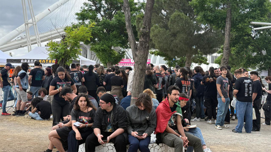 Σε ρυθμούς Iron Maiden απόψε το ΟΑΚΑ: Ξεκίνησαν από νωρίς οι ουρές για την μεγάλη συναυλία, δείτε εικόνες