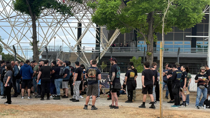 Σε ρυθμούς Iron Maiden απόψε το ΟΑΚΑ: Άνοιξαν οι πύλες, ουρές για την μεγάλη συναυλία, δείτε εικόνες