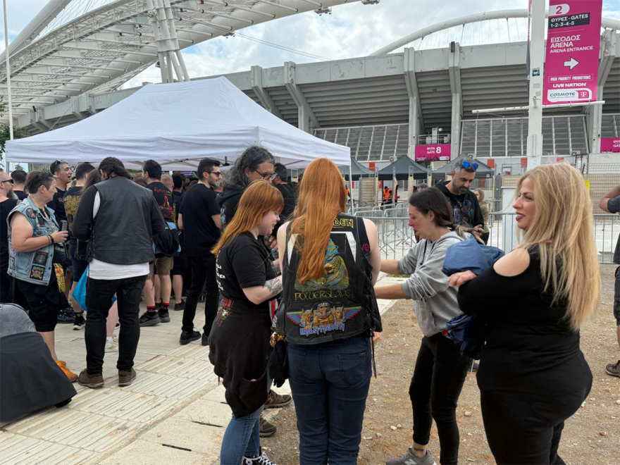 Σε ρυθμούς Iron Maiden απόψε το ΟΑΚΑ: Ξεκίνησαν από νωρίς οι ουρές για την μεγάλη συναυλία, δείτε εικόνες