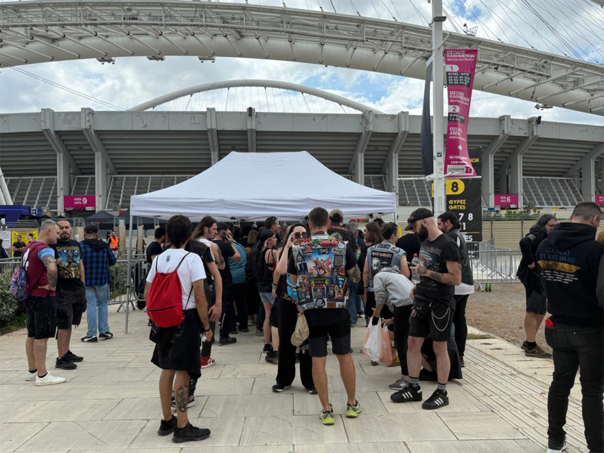 Σε ρυθμούς Iron Maiden απόψε το ΟΑΚΑ: Ξεκίνησαν από νωρίς οι ουρές για την μεγάλη συναυλία, δείτε εικόνες