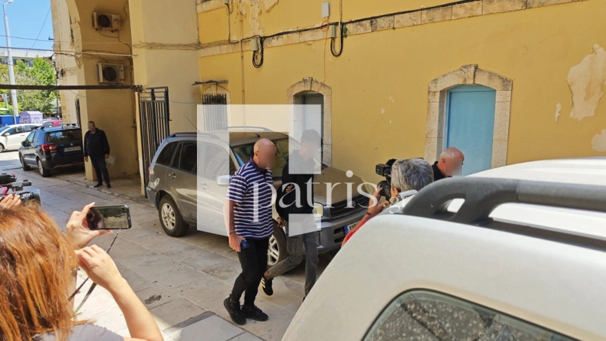 Στο αυτόφωρο η μητέρα του κακοποιημένου τρίχρονου κοριτσιού στα Χανιά, δείτε βίντεο και φωτογραφίες 

