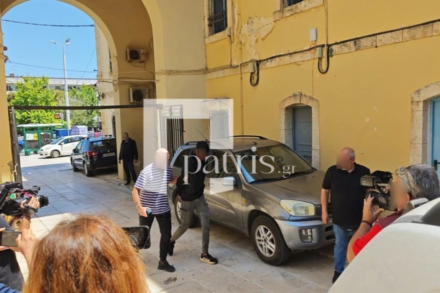 Στο αυτόφωρο η μητέρα του κακοποιημένου τρίχρονου κοριτσιού στα Χανιά, δείτε βίντεο και φωτογραφίες 

