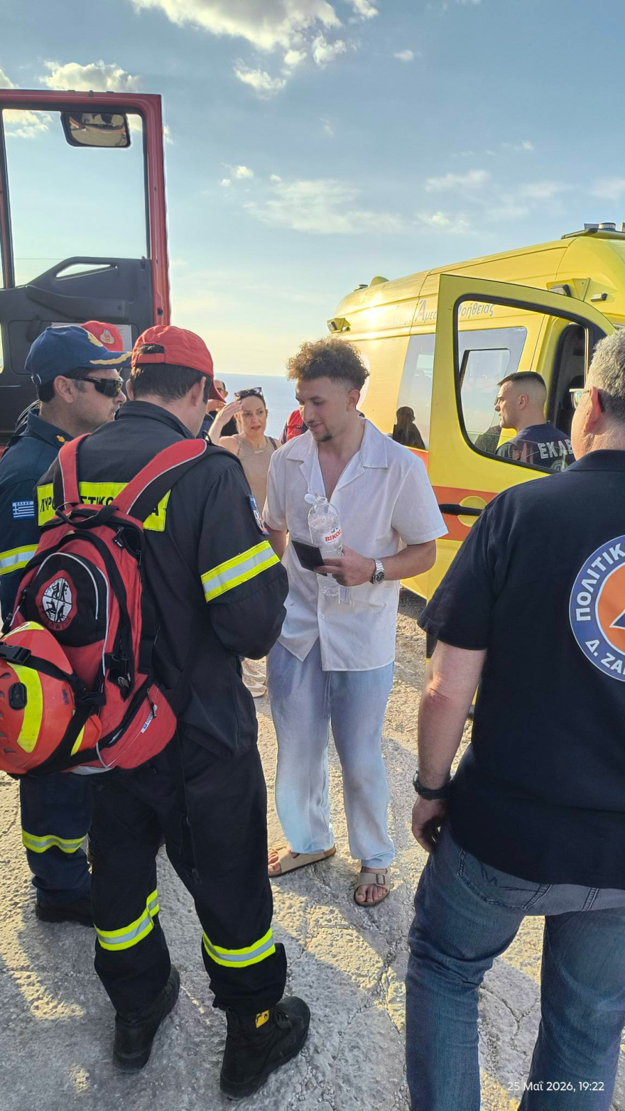 Εικόνες που κόβουν την ανάσα από τη διάσωση άνδρα στο Ναυάγιο της Ζακύνθου, βίντεο και φωτογραφίες