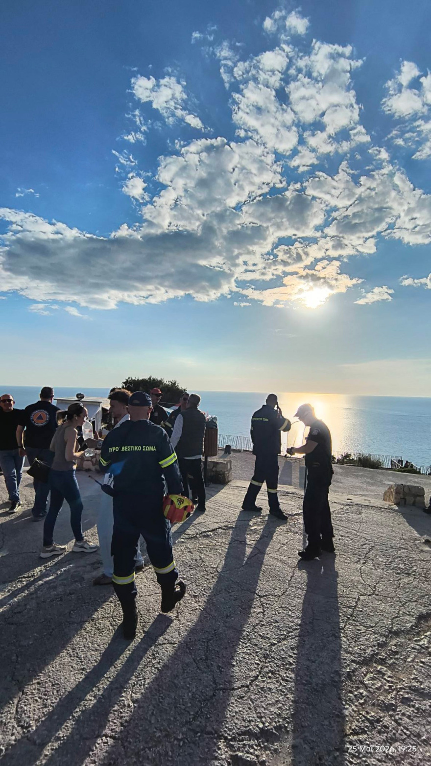 Εικόνες που κόβουν την ανάσα από τη διάσωση νεαρού τουρίστα στο Ναυάγιο της Ζακύνθου, βίντεο και φωτογραφίες