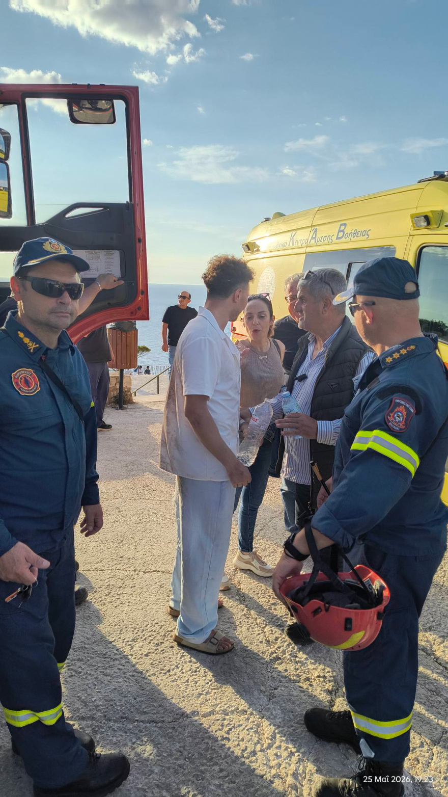 Εικόνες που κόβουν την ανάσα από τη διάσωση νεαρού τουρίστα στο Ναυάγιο της Ζακύνθου, βίντεο και φωτογραφίες