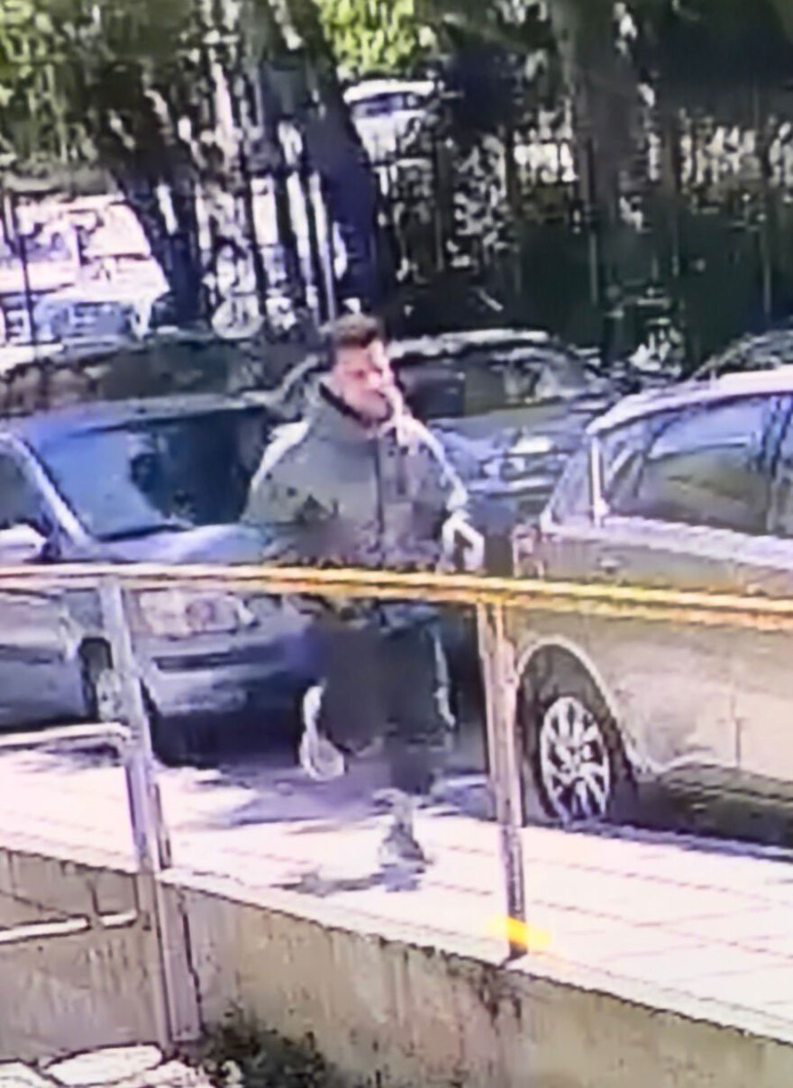 «Χτυπούσε το κεφάλι μου και άρχισε να με πνίγει»: Η 52χρονη περιγράφει την άγρια επίθεση από τον 25χρονο Αιγύπτιο στο μαγαζί της