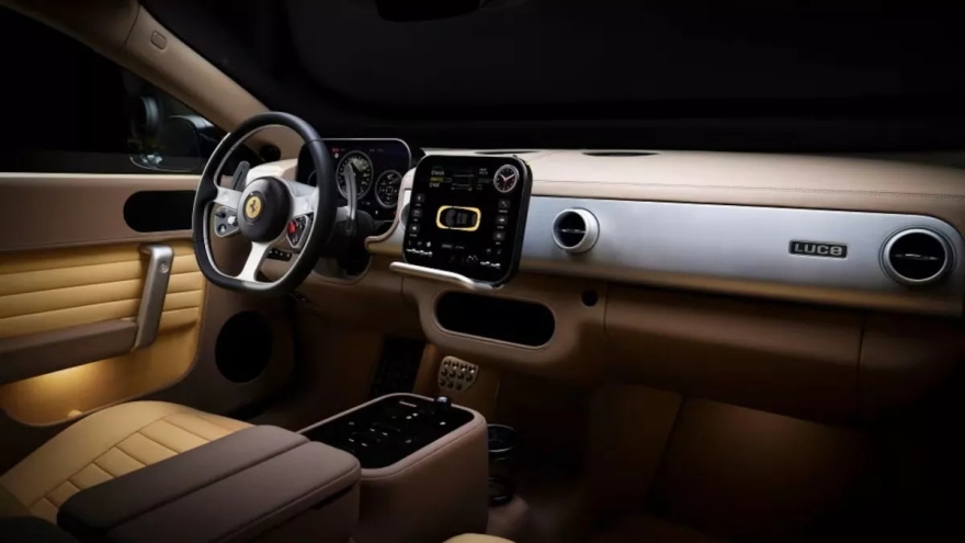 Η ηλεκτρική Ferrari Luce αποκαλύπτεται