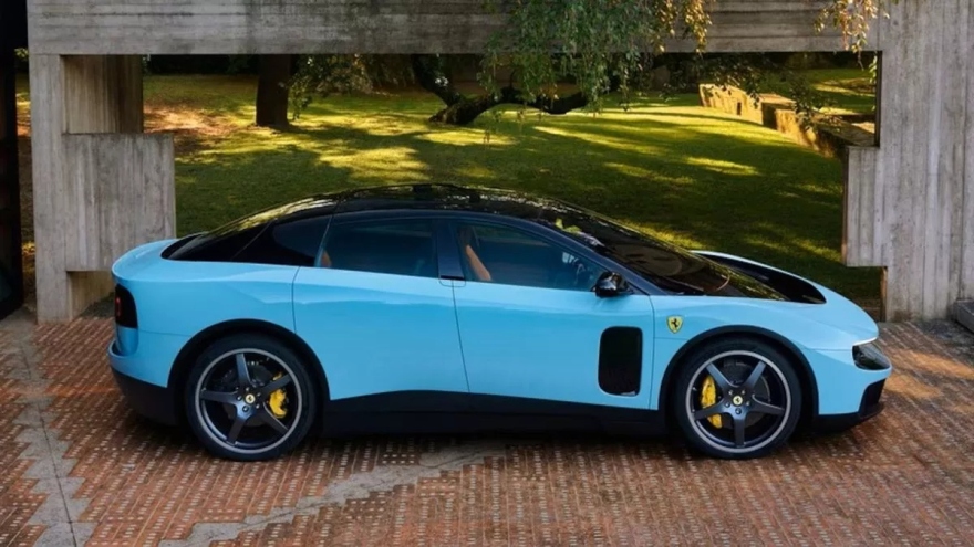 Η ηλεκτρική Ferrari Luce αποκαλύπτεται