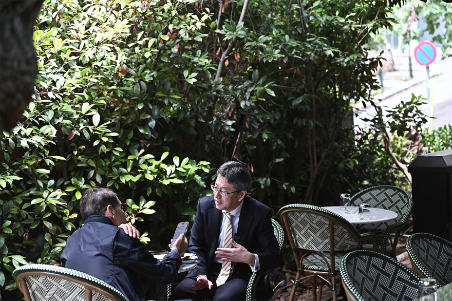 Ο Τακάακι Νεμότο στον Δανίκα... στα ελληνικά: Όμηρος, Αγγελόπουλος και σούσι, μια ελληνοϊαπωνική γέφυρα 3.000 χρόνων