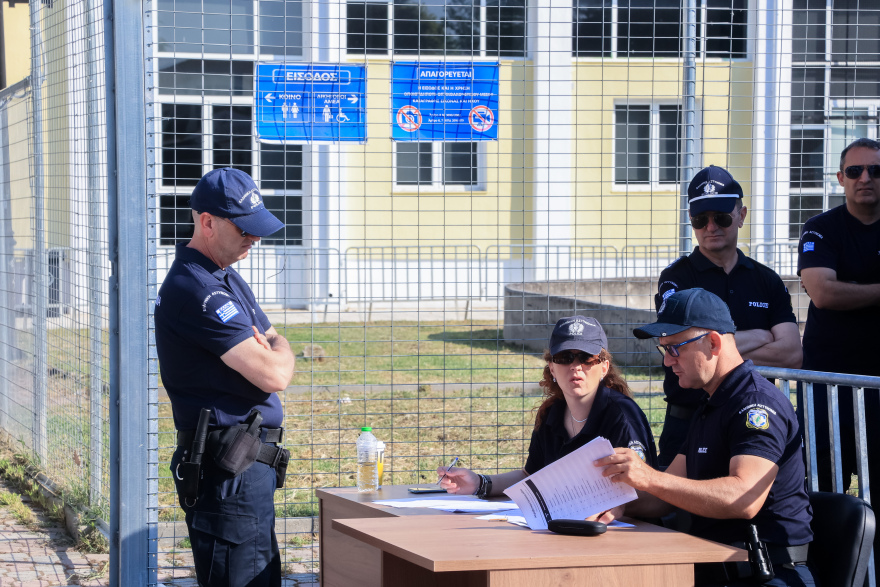 Εντάσεις και ενστάσεις στη δίκη για τα Τέμπη με φόντο την παράσταση του Δημοσίου κατά τεσσάρων κατηγορουμένων