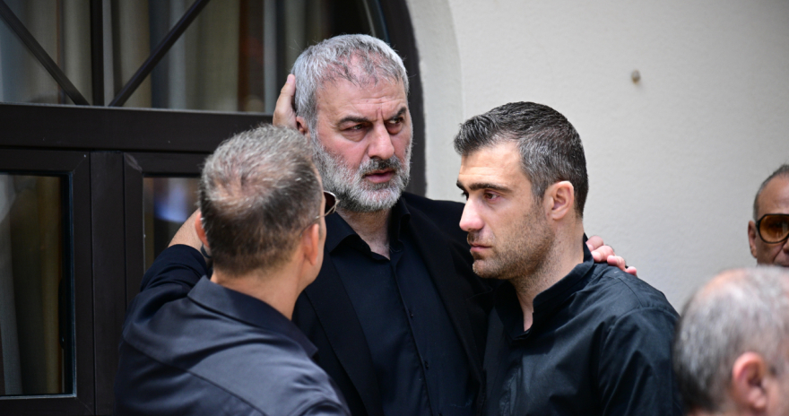 Συγκλόνισε ο Τραϊανός Δέλλας στον επικήδειό του στο τελευταίο αντίο στη Γωγώ Μαστροκώστα: «Ξεκουράσου αγάπη μου, να είσαι σίγουρη ότι πάλι εσένα θα ερωτευόμουν»