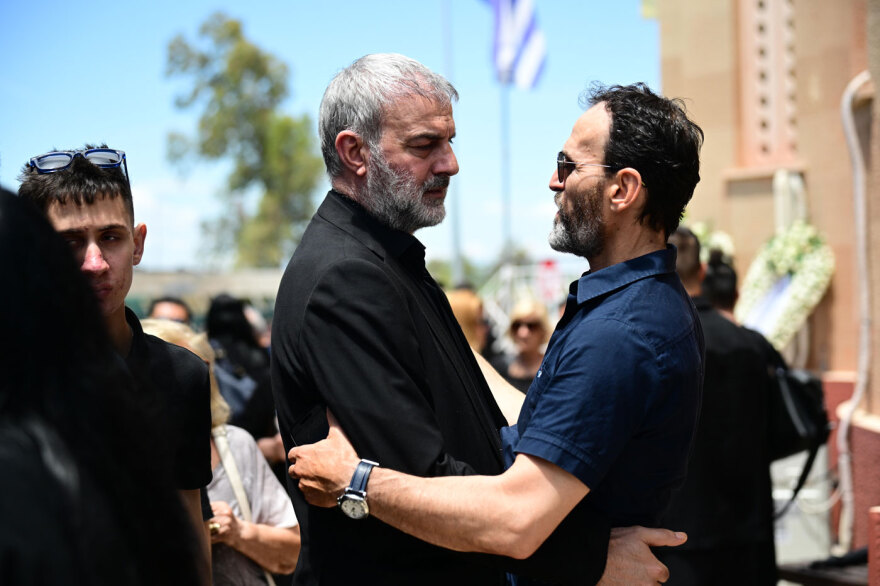 Συγκλόνισε ο Τραϊανός Δέλλας στον επικήδειό του στο τελευταίο αντίο στη Γωγώ Μαστροκώστα: «Ξεκουράσου αγάπη μου, να είσαι σίγουρη ότι πάλι εσένα θα ερωτευόμουν»