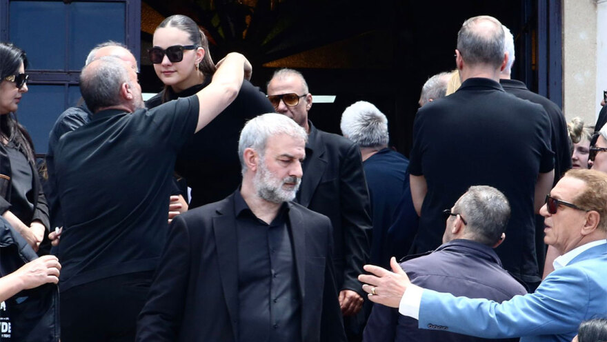 Συγκλόνισε ο Τραϊανός Δέλλας στον επικήδειό του στο τελευταίο αντίο στη Γωγώ Μαστροκώστα: «Ξεκουράσου αγάπη μου, να είσαι σίγουρη ότι πάλι εσένα θα ερωτευόμουν»