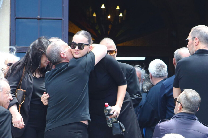 Συγκλόνισε ο Τραϊανός Δέλλας στον επικήδειό του στο τελευταίο αντίο στη Γωγώ Μαστροκώστα: «Ξεκουράσου αγάπη μου, να είσαι σίγουρη ότι πάλι εσένα θα ερωτευόμουν»