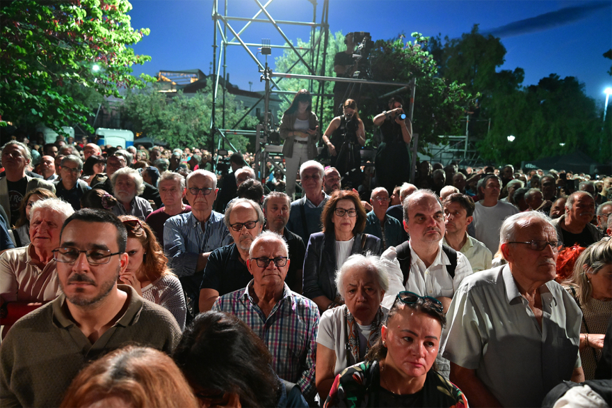 Ποιοι πήγαν στα αποκαλυπτήρια του κόμματος Τσίπρα, η αμηχανία για το ΕΛΑΣ και η μικρή Ήρα: Όλα όσα έγιναν στο Θησείο