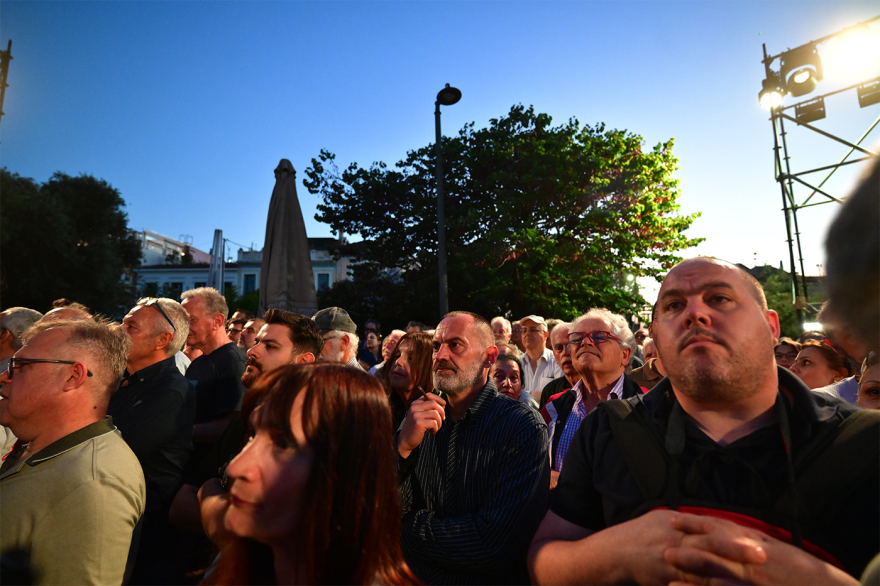 Ποιοι πήγαν στα αποκαλυπτήρια του κόμματος Τσίπρα, η αμηχανία για το ΕΛΑΣ και η μικρή Ήρα: Όλα όσα έγιναν στο Θησείο