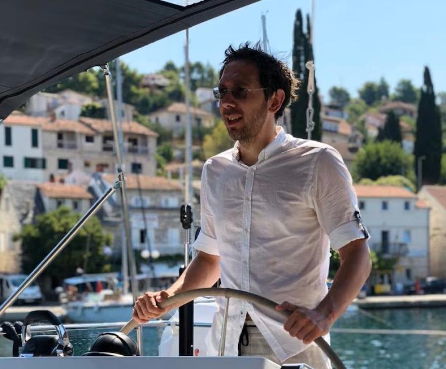 Ρώσος μεγιστάνας dating apps πουλάει την έπαυλή του στο Λονδίνο, που θυμίζει σπίτι του Batman, αντί σχεδόν 30 εκατ. λιρών