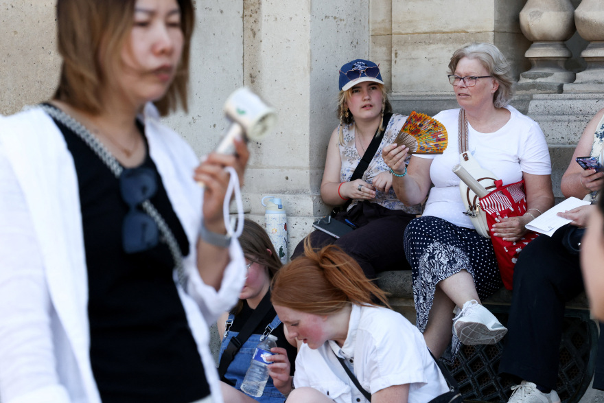 Καύσωνας στην Ευρώπη: Σπάνε ρεκόρ στη Βρετανία, 40άρια σε Γαλλία και Ισπανία, σε κόκκινο συναγερμό μεγάλες πόλεις στην Ιταλία