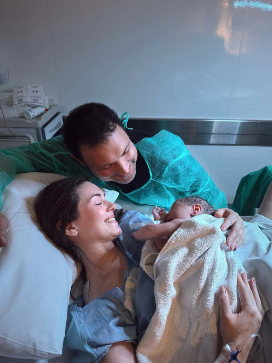 Η Ιωάννα Σιαμπάνη δημοσίευσε την πρώτη φωτογραφία με τον νεογέννητο γιο της: «Ήσουν πάντα κομμάτι της καρδιάς μας»