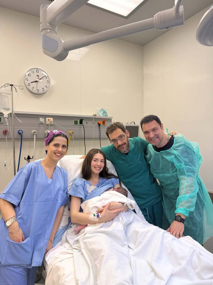 Η Ιωάννα Σιαμπάνη δημοσίευσε την πρώτη φωτογραφία με τον νεογέννητο γιο της: «Ήσουν πάντα κομμάτι της καρδιάς μας»
