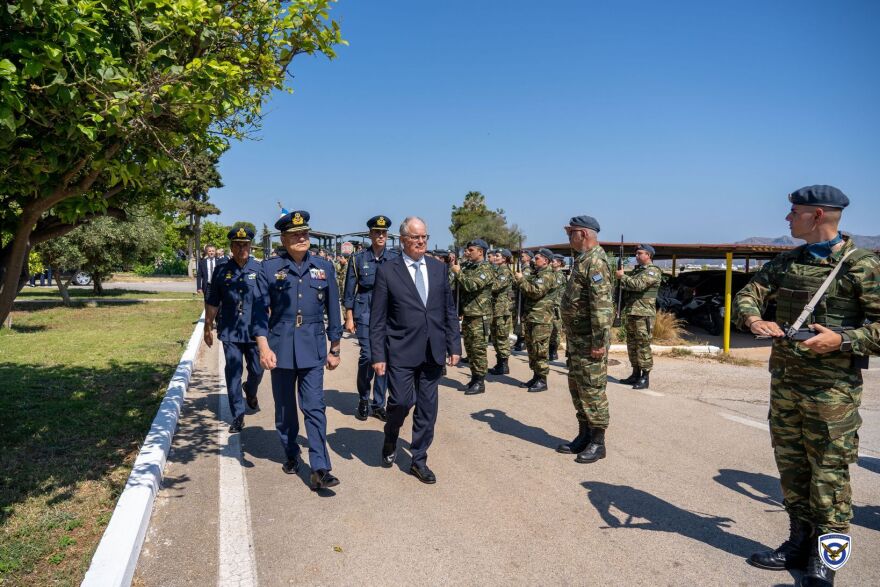 Σούδα: Επίσκεψη του Προέδρου της Δημοκρατίας στην 115 Πτέρυγα Μάχης, δείτε φωτογραφίες