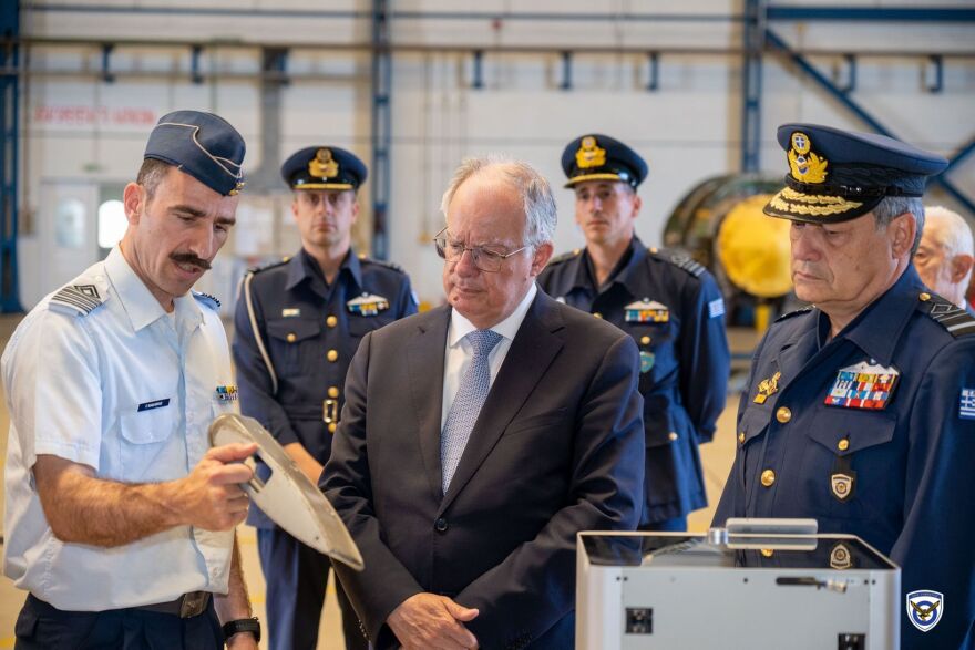 Σούδα: Επίσκεψη του Προέδρου της Δημοκρατίας στην 115 Πτέρυγα Μάχης, δείτε φωτογραφίες
