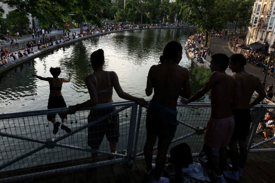 Φλέγεται η Ευρώπη: Ο θερμικός θόλος προκάλεσε φονικό καύσωνα με ρεκόρ θερμοκρασίας σε Ηνωμένο Βασίλειο και θύματα στη Γαλλία
