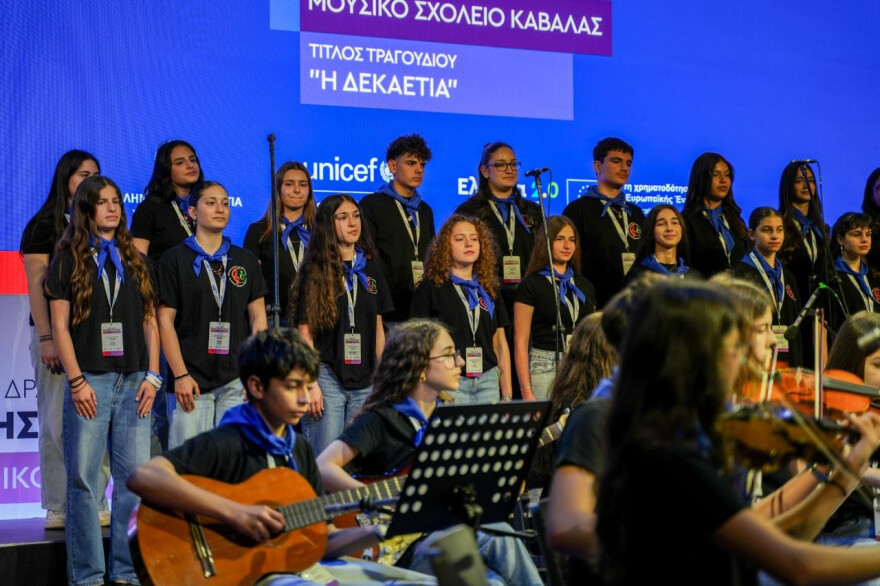 Έφηβοι από όλη την Ελλάδα τραγούδησαν στο Ωδείο Αθηνών – Αγαπηδάκη: Η τέχνη από τα πιο σπουδαία εργαλεία και για την ψυχική υγεία