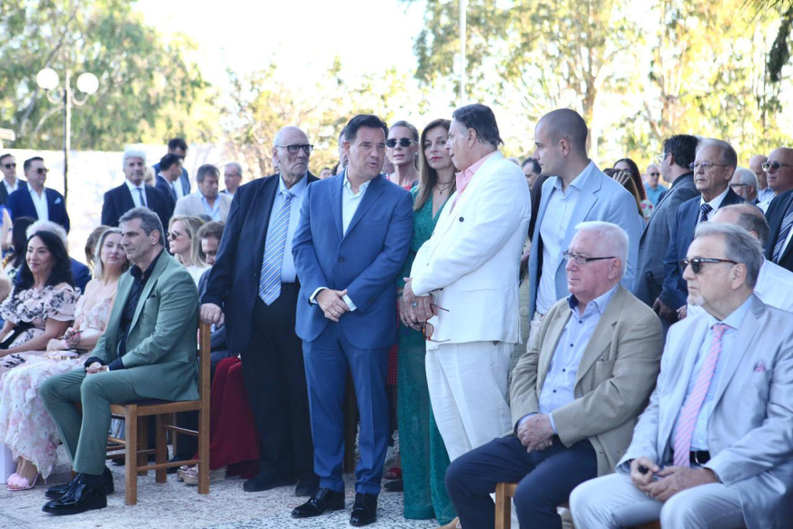 Ο Γιώργος Πατούλης βάφτισε το γιο του στο Λαγονήσι: Οι καλεσμένοι, δείτε φωτό και βίντεο