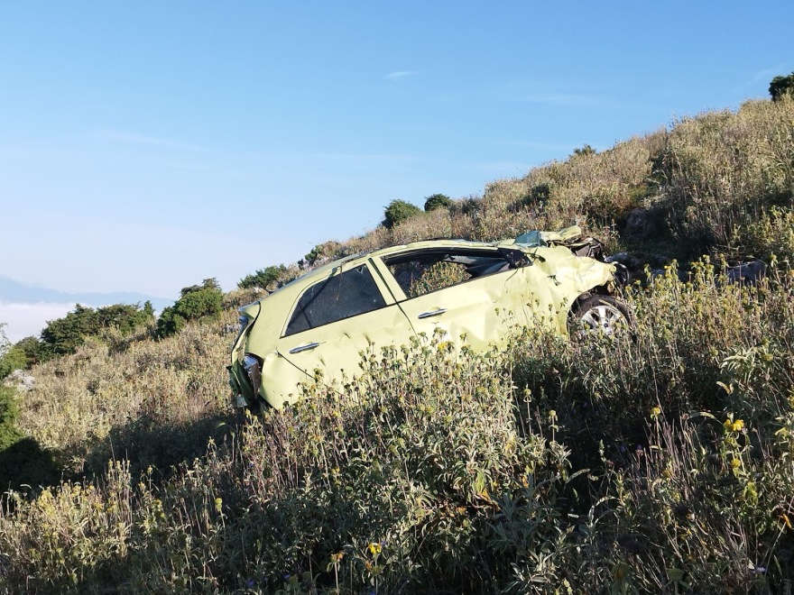 Ιωάννινα: 21χρονος οδηγός έχασε τον έλεγχο και έπεσε σε γκρεμό 