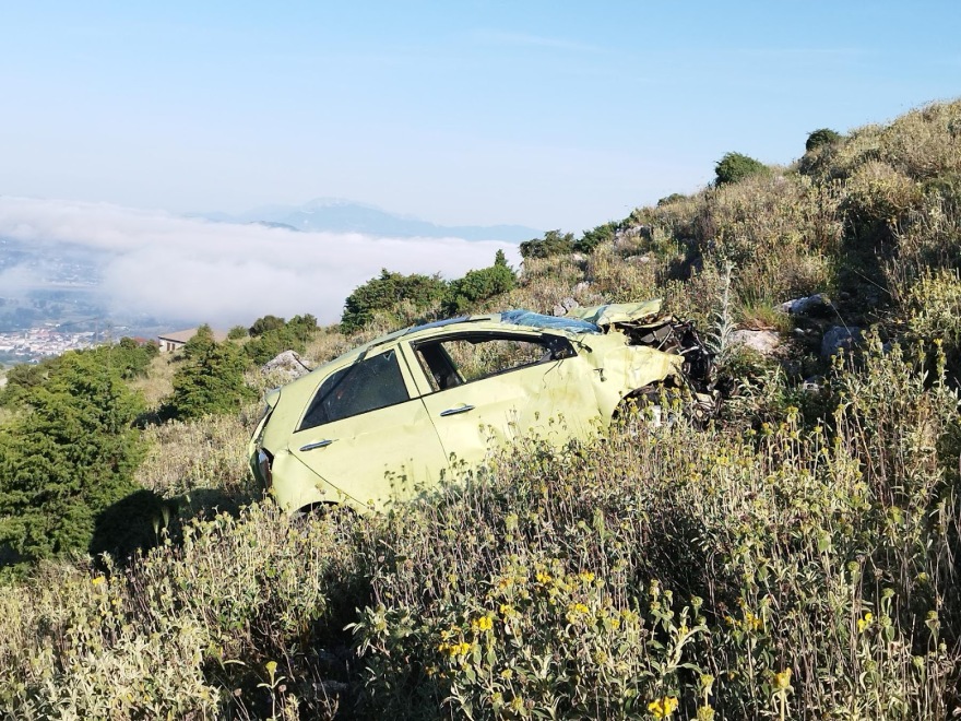 Ιωάννινα: 21χρονος οδηγός έχασε τον έλεγχο και έπεσε σε γκρεμό 