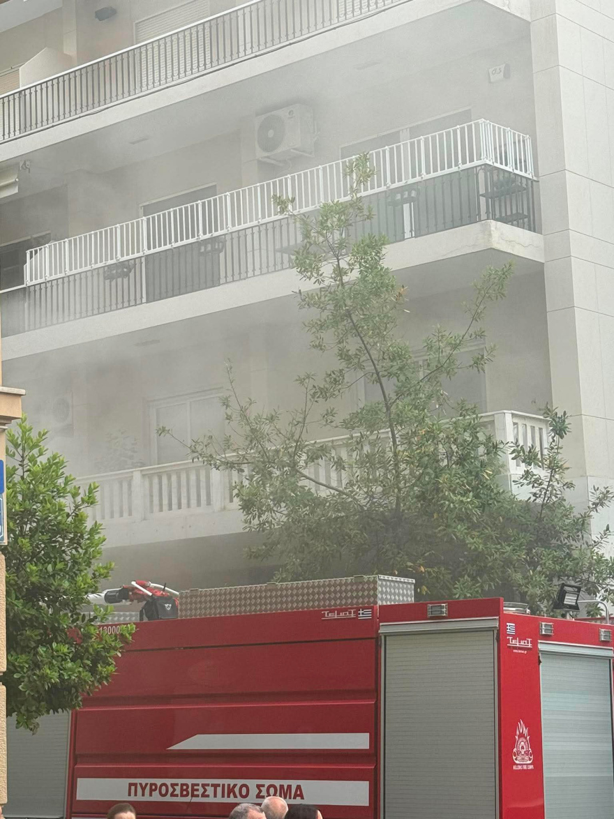 Φωτιά σε υπόγειο καταστήματος στο Κολωνάκι, δείτε βίντεο