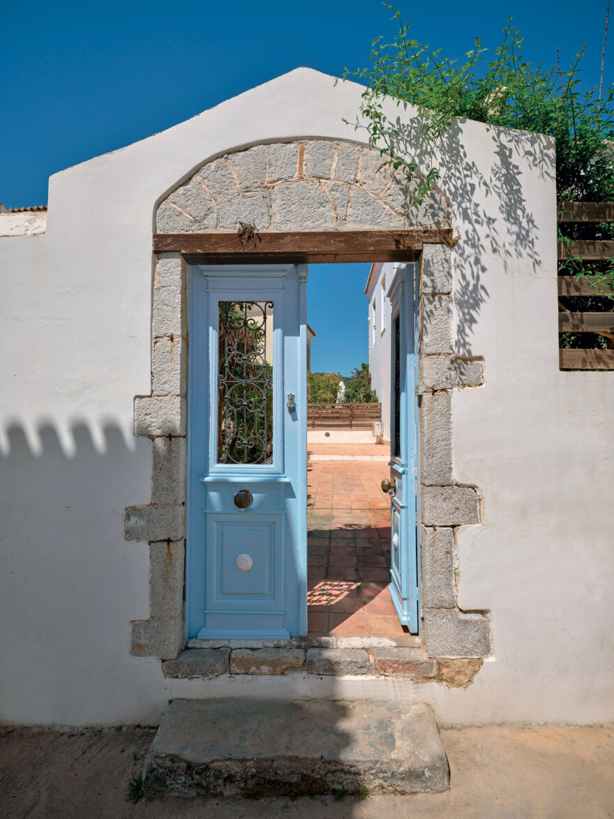 Magenta House: Ένα από τα ωραιότερα καπετανόσπιτα των Σπετσών μάς ανοίγει τις πόρτες του