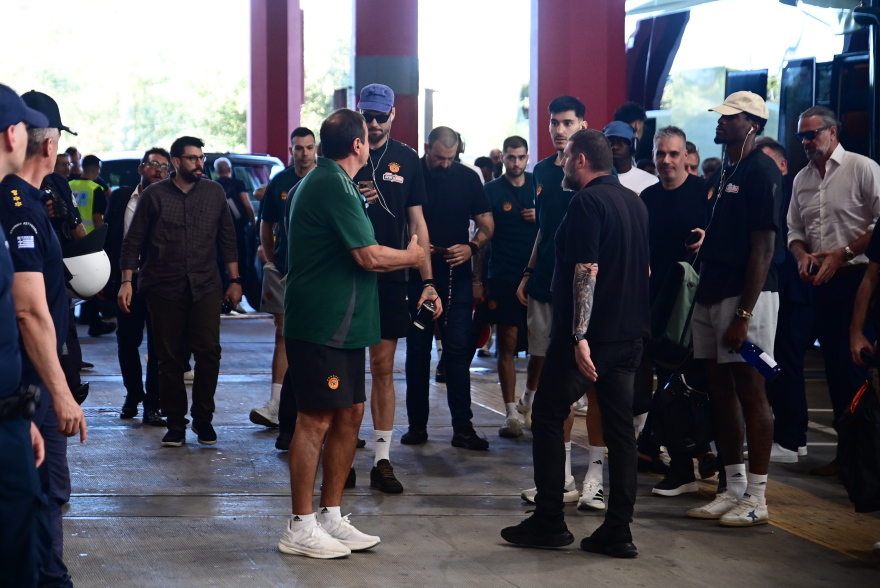 Παναθηναϊκός: Η άφιξη των πρασίνων στο ΣΕΦ για τον τελικό με τον Ολυμπιακό, με την ομάδα και ο Σλούκας, βίντεο και φωτογραφίες