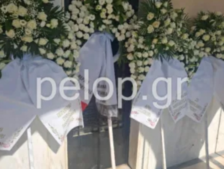 Βαρύ πένθος στην Πάτρα, συγγενείς και φίλοι αποχαιρέτησαν πατέρα και γιο που σκοτώθηκαν σε τροχαίο: Έφυγαν αγκαλιασμένοι
