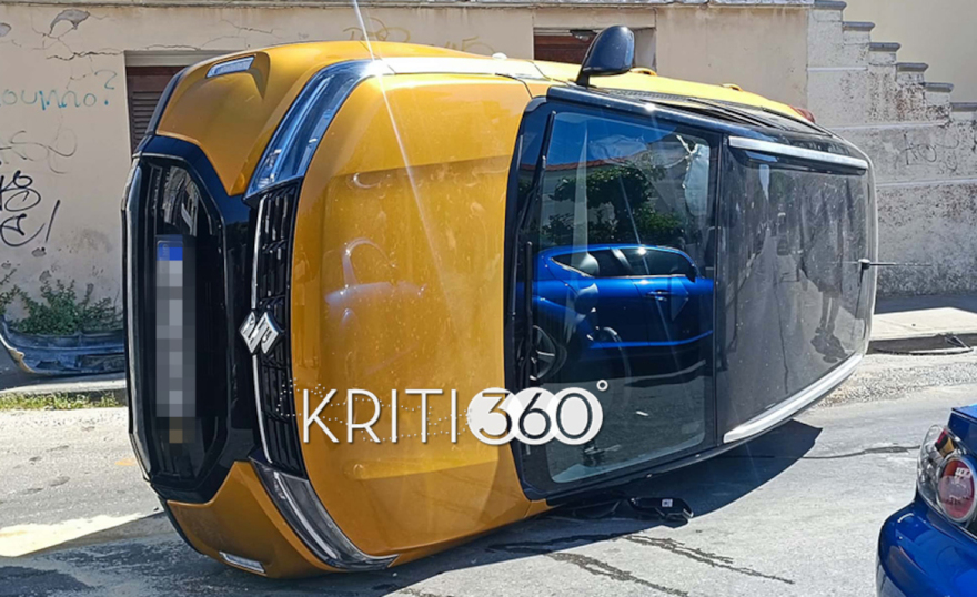 Τροχαίο με ανατροπή αυτοκινήτου στα διακστήρια στα Χανιά, δείτε φωτογραφίες
