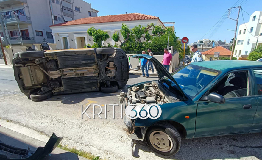 Τροχαίο με ανατροπή αυτοκινήτου στα διακστήρια στα Χανιά, δείτε φωτογραφίες
