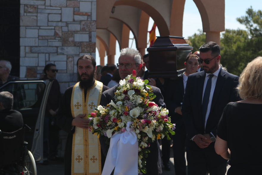Σύσσωμος ο πολιτικός και ο δημοσιογραφικός κόσμος στο τελευταίο αντίο στον Νάσο Αθανασίου