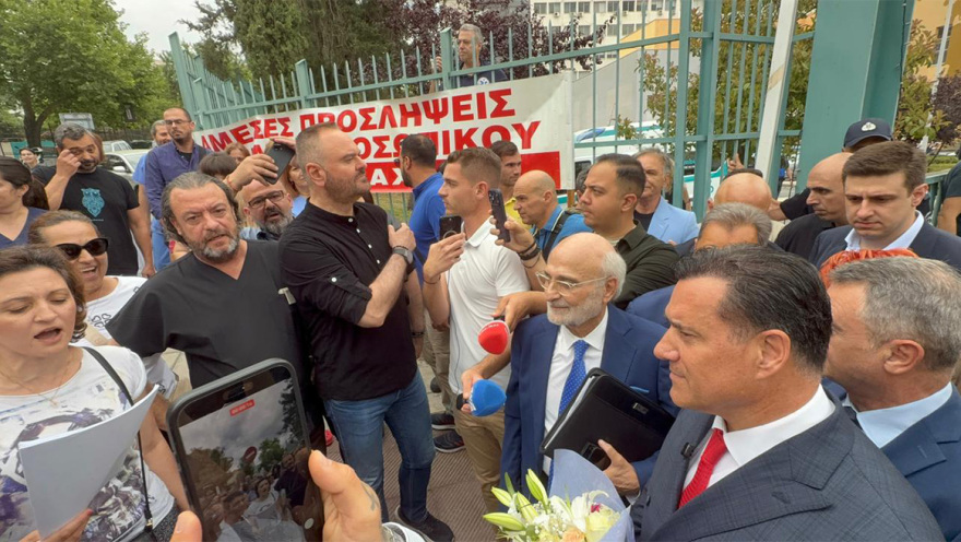 Στο ΑΧΕΠΑ για τα εγκαίνια της νέας οφθαλμολογικής κλινικής ο Άδωνις Γεωργιάδης, ο διάλογος με τους εργαζομένους, δείτε βίντεο
