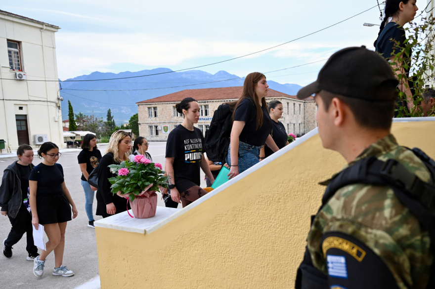 Ιστορική μέρα για τις γυναίκες στις Ένοπλες Δυνάμεις: Για πρώτη φορά μπαίνουν ως εθελόντριες στον Στρατό, δείτε βίντεο και εικόνες 