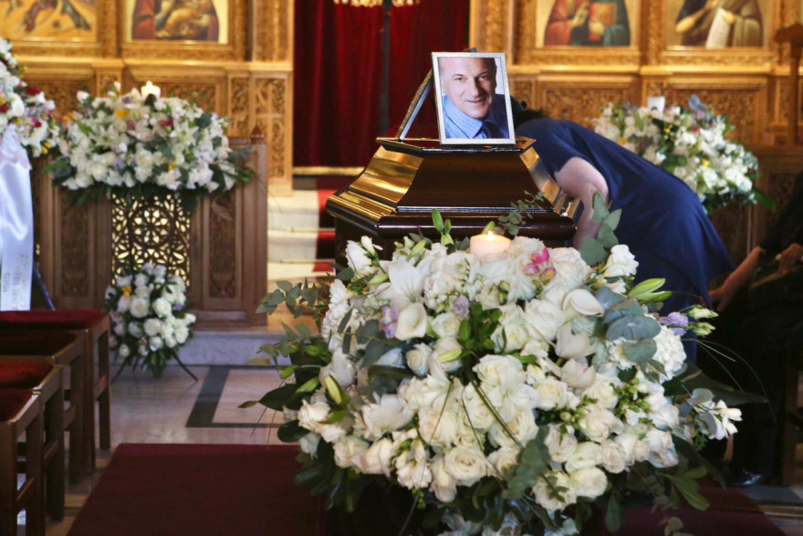 Σύσσωμος ο πολιτικός και ο δημοσιογραφικός κόσμος στο τελευταίο αντίο στον Νάσο Αθανασίου