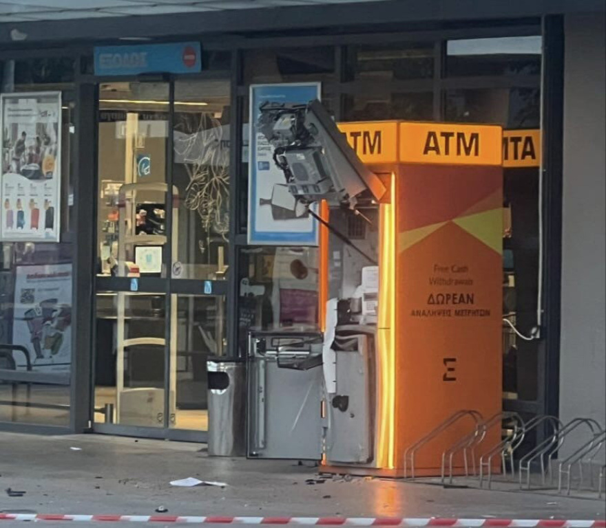 Έκρηξη σε ΑΤΜ έξω από σούπερ μάρκετ στα Βριλήσσια