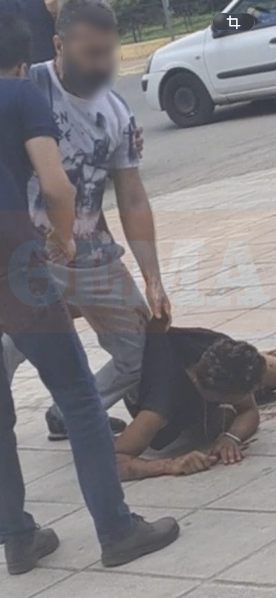 Ανατροπή στην υπόθεση της Καλλιθέας: Οι δύο Αιγύπτιοι δεν ήταν διαρρήκτες, ο οδοντίατρος τους ξυλοφόρτωσε με το ρόπαλο ενώ κάθονταν στη στάση