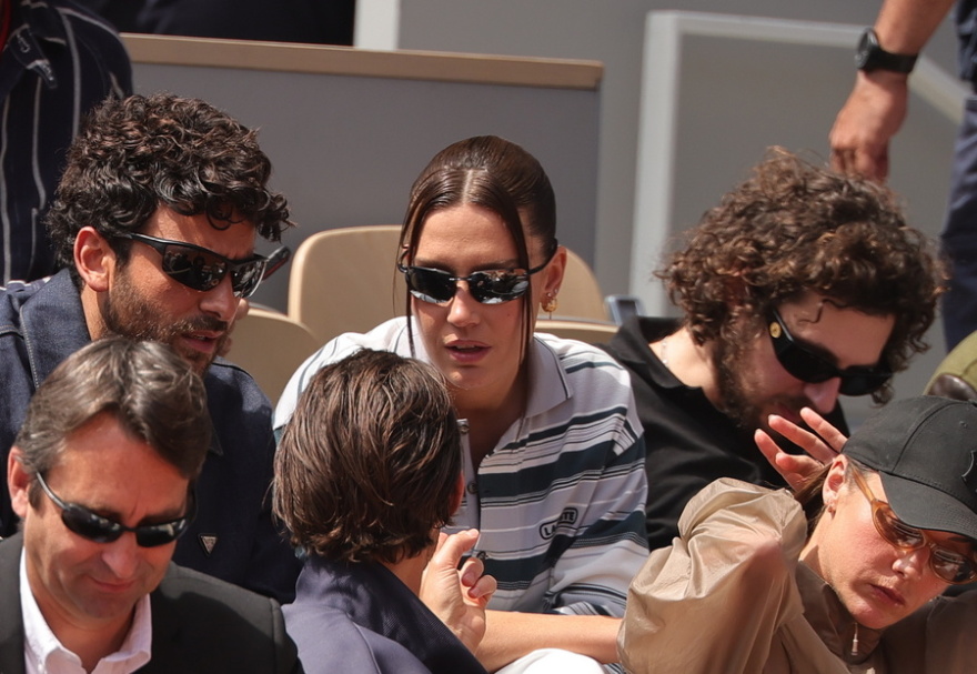 Παρέλαση αστέρων στον τελικό του Roland Garros: Από τον Ράμι Μάλεκ στον Λένι Κράβιτζ και την Αντέλ Εξαρχόπουλος, δείτε βίντεο και φωτογραφίες 