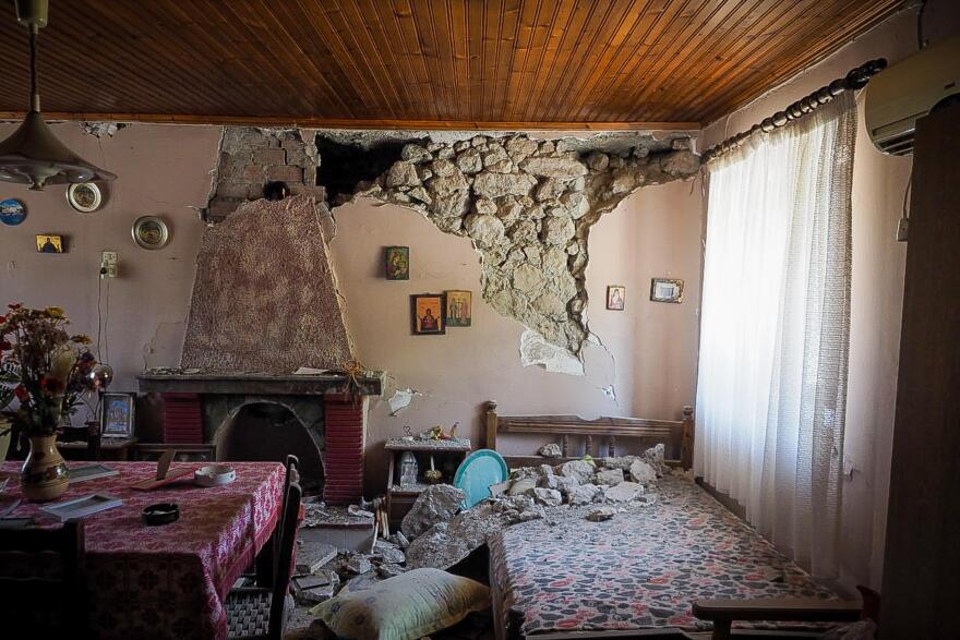 «Τρόμος, δεν πρόλαβα ούτε παπούτσια να βάλω»: Μαρτυρίες κατοίκων για τους σεισμούς στην Εύβοια