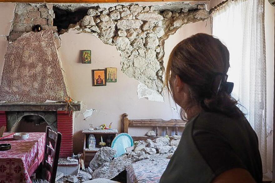 «Τρόμος, δεν πρόλαβα ούτε παπούτσια να βάλω»: Μαρτυρίες κατοίκων για τους σεισμούς στην Εύβοια