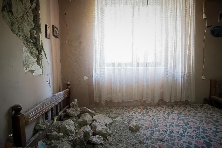«Τρόμος, δεν πρόλαβα ούτε παπούτσια να βάλω»: Μαρτυρίες κατοίκων για τους σεισμούς στην Εύβοια