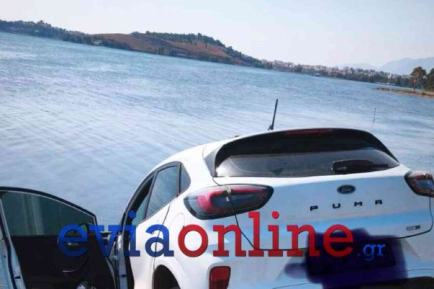 Τροχαίο στην Εύβοια, αυτοκίνητο κατέληξε στα βράχια και παραλίγο να πέσει στη θάλασσα