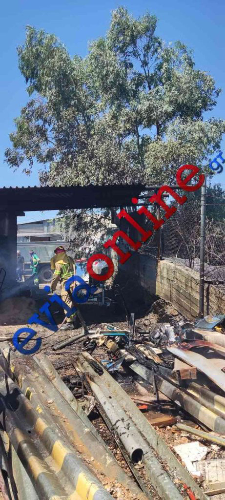 Φωτιά σε απορριμματοφόρο μέσα σε εργοτάξιο δήμου στην Εύβοια