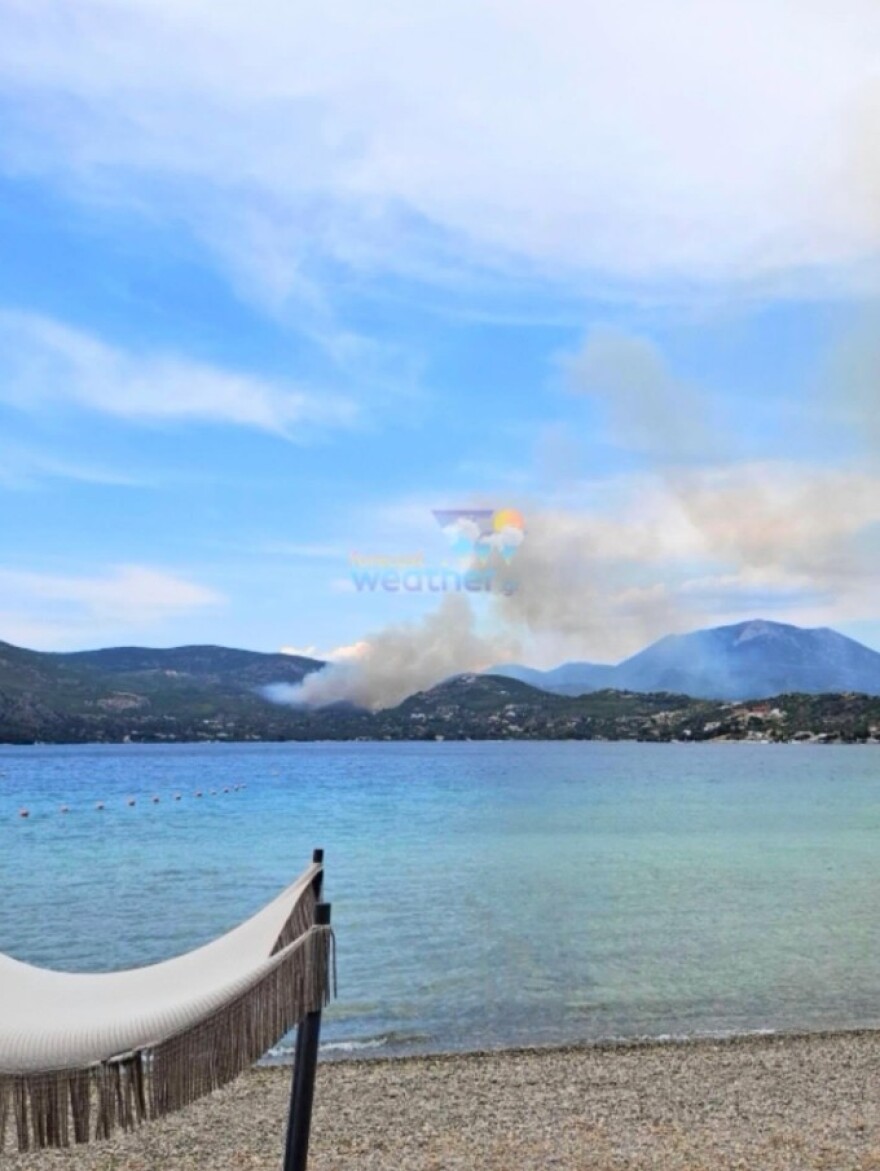 Φωτιά τώρα κοντά σε σπίτια στη Λίμνη Βουλιαγμένης στο Λουτράκι: Ήχησε το 112, από εργασίες με χορτοκοπτικό μηχάνημα προκλήθηκε η φωτιά